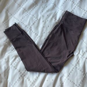 NWOT Vuori Daily Legging Chocolate